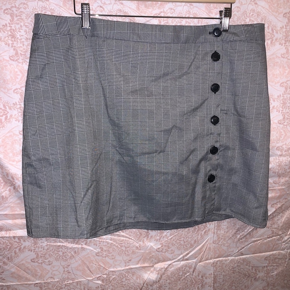 Forever 21 Plus Plaid Button Down Mini Skirt